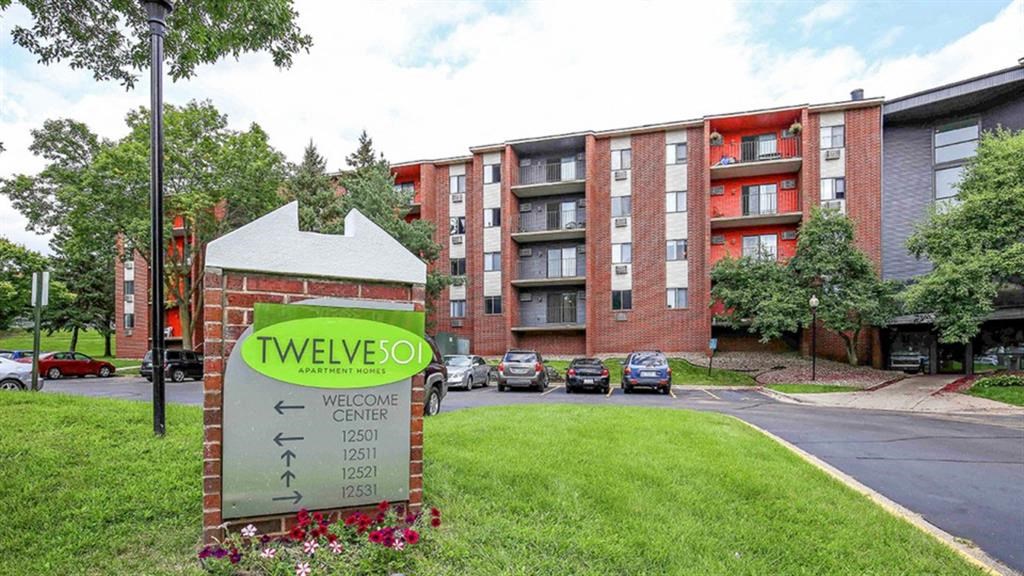 Outdoor at Twelve 501 Apartment Homes, Minnesota