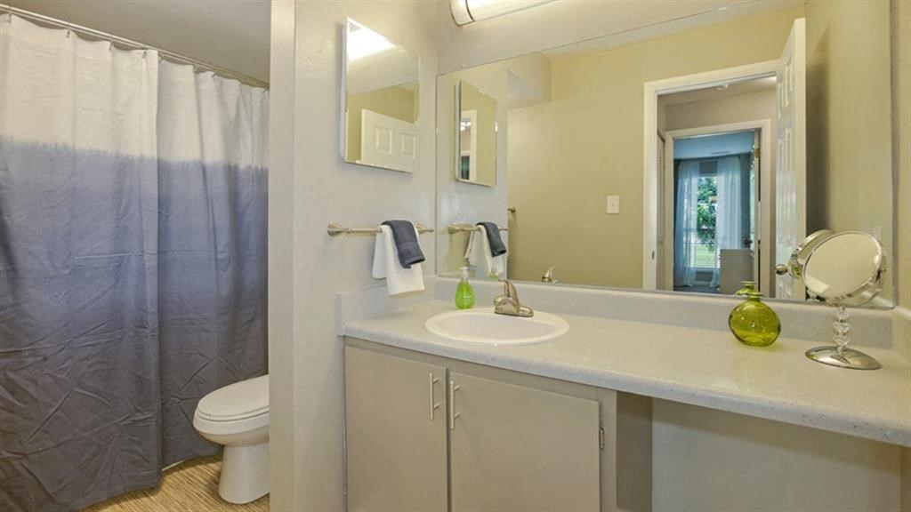 Luxurious Bathroom at The Avalon Apartment Homes, Chesterfield, MO, 63017