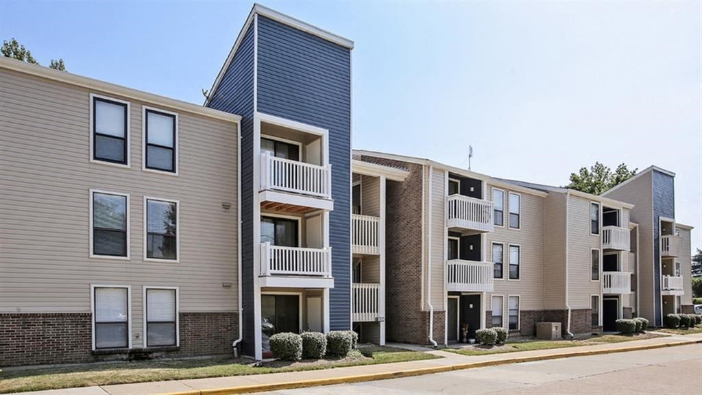 Building Exterior at The Avalon Apartment Homes, Chesterfield