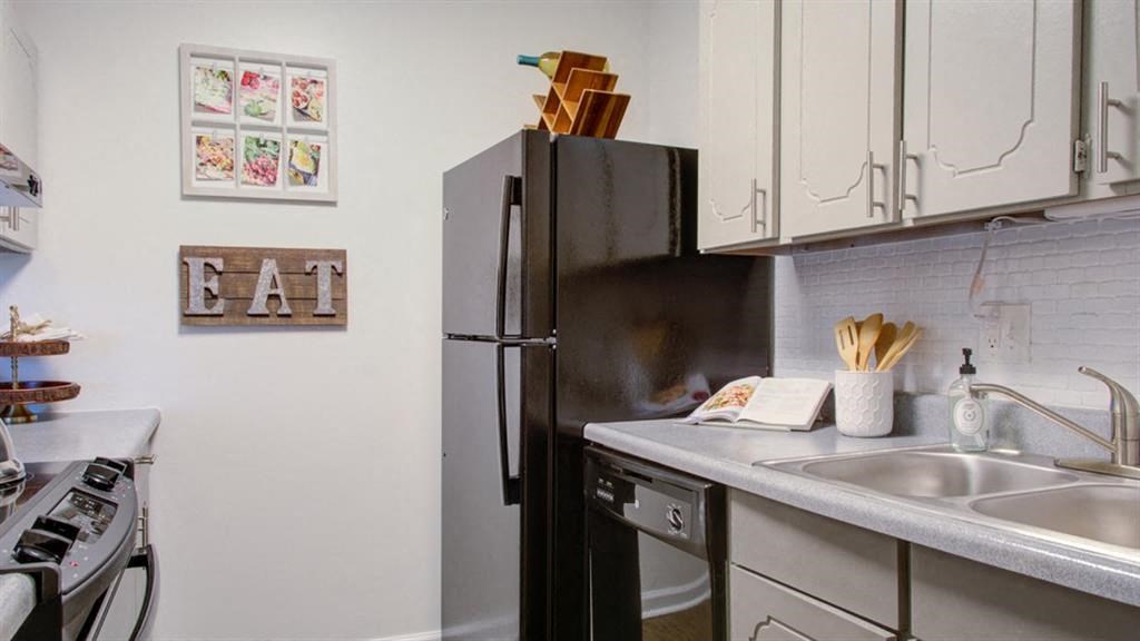 Fully Furnished Kitchen at The Magnolia Apartment Homes, Missouri, 63017