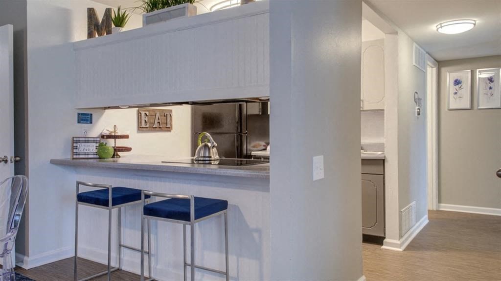 Fitted Kitchen at The Magnolia Apartment Homes, Chesterfield, Missouri