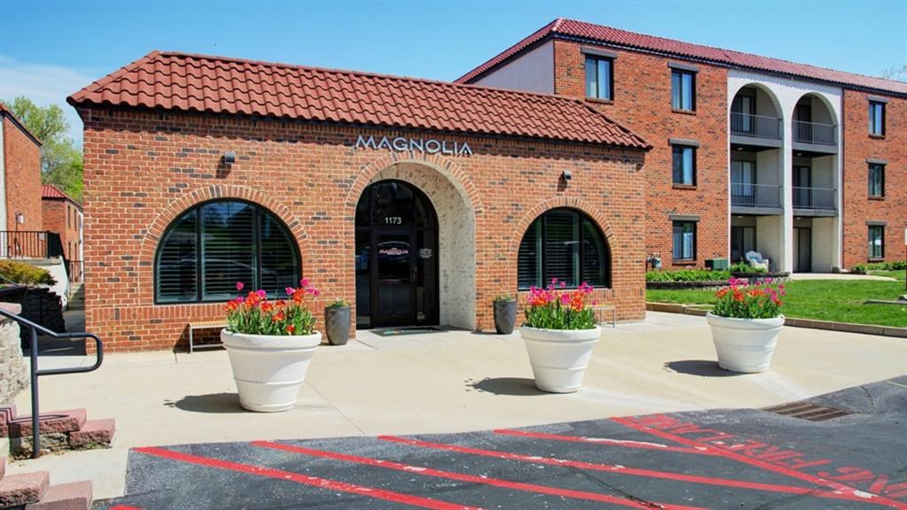Exterior Landscape at The Magnolia Apartment Homes, Missouri, 63017