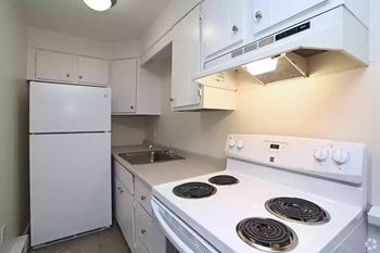 a kitchen with a stove and a refrigerator at Stonebridge, Ellington, Connecticut