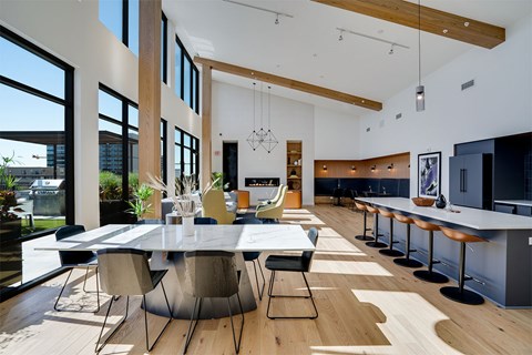 Lounge room with a large table and chairs at Sora Apartments, Minnesota, 55415