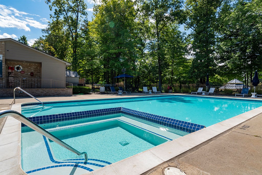 Hot Tub And Pool at Ascent at Farmington Hills, Farmington Hills, MI, 48331