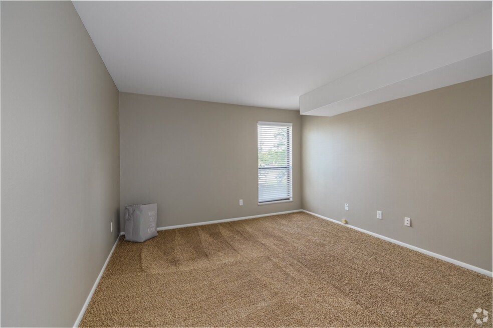 Carpeted Bedroom at The Avalon Apartment Homes, Chesterfield, MO