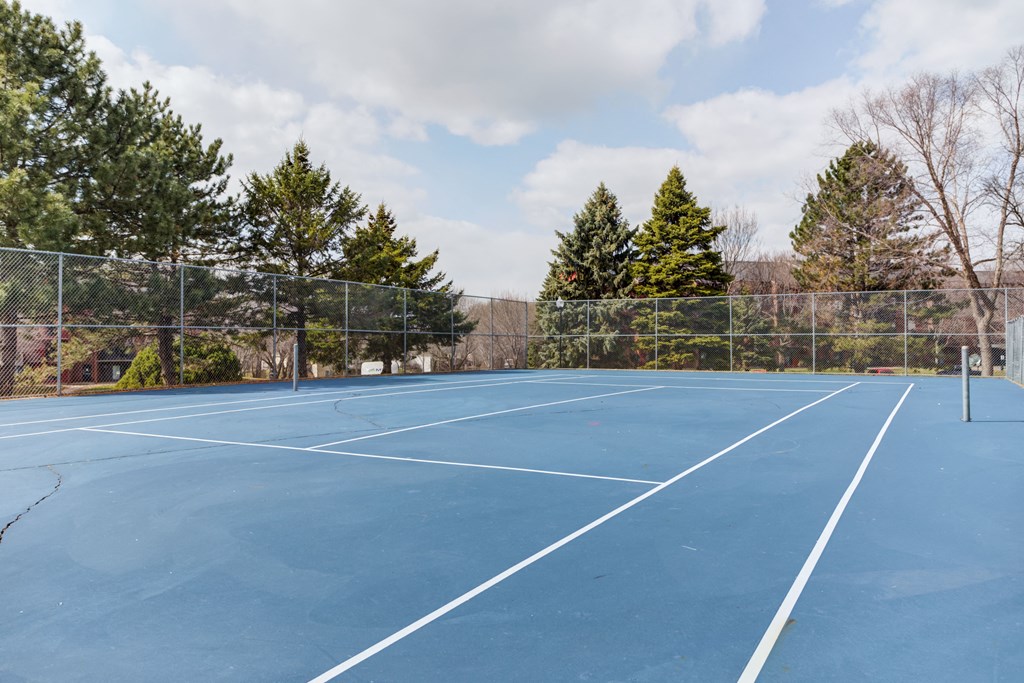 a tennis court at the reserve at riverdale apartments in riverdale, nj