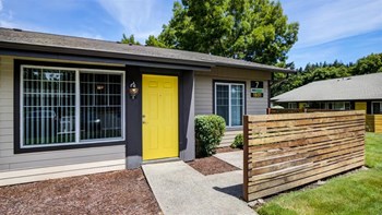 1916 SE Larch Lane 1-3 Beds Apartment for Rent - Photo Gallery 5