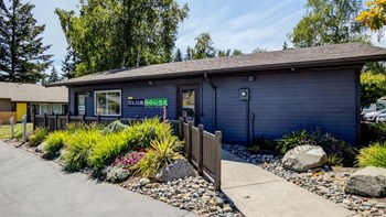 1916 SE Larch Lane 1-3 Beds Apartment for Rent - Photo Gallery 6