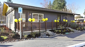 1916 SE Larch Lane 1-3 Beds Apartment for Rent - Photo Gallery 4