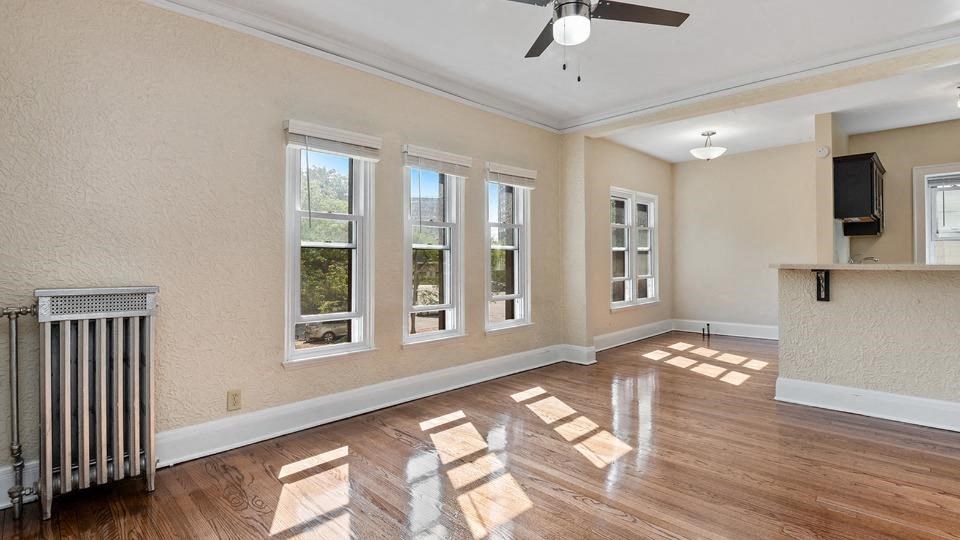 Contemporary Finishes Include Wood And Tile Flooring at Cambridge Manor Apartments, Milwaukee, 53202