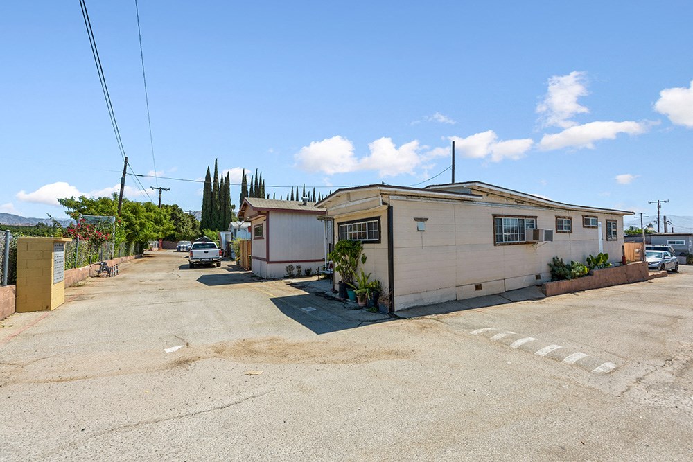 alturas fillmore exterior view