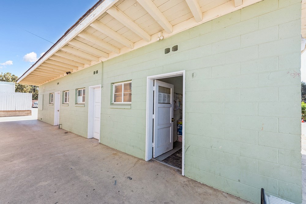 alturas fillmore exterior view of laundry room