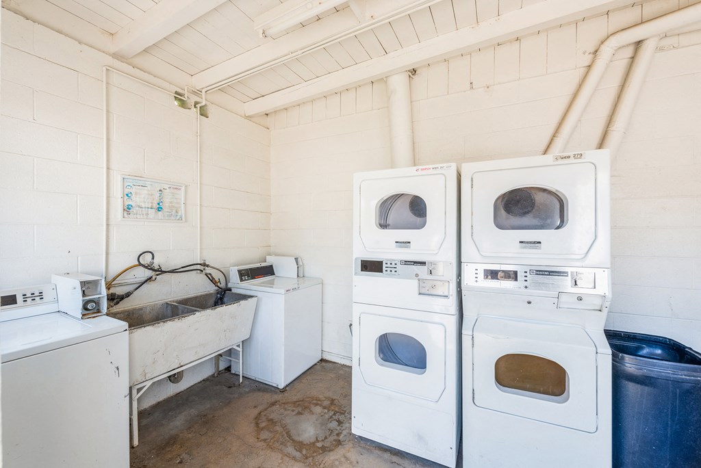 alturas fillmore laundry room