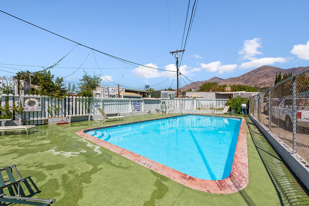 alturas fillmore pool