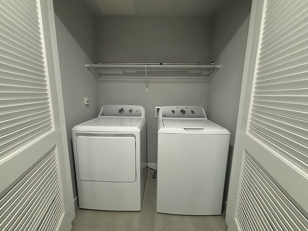 laundry room with two washes and a dryer