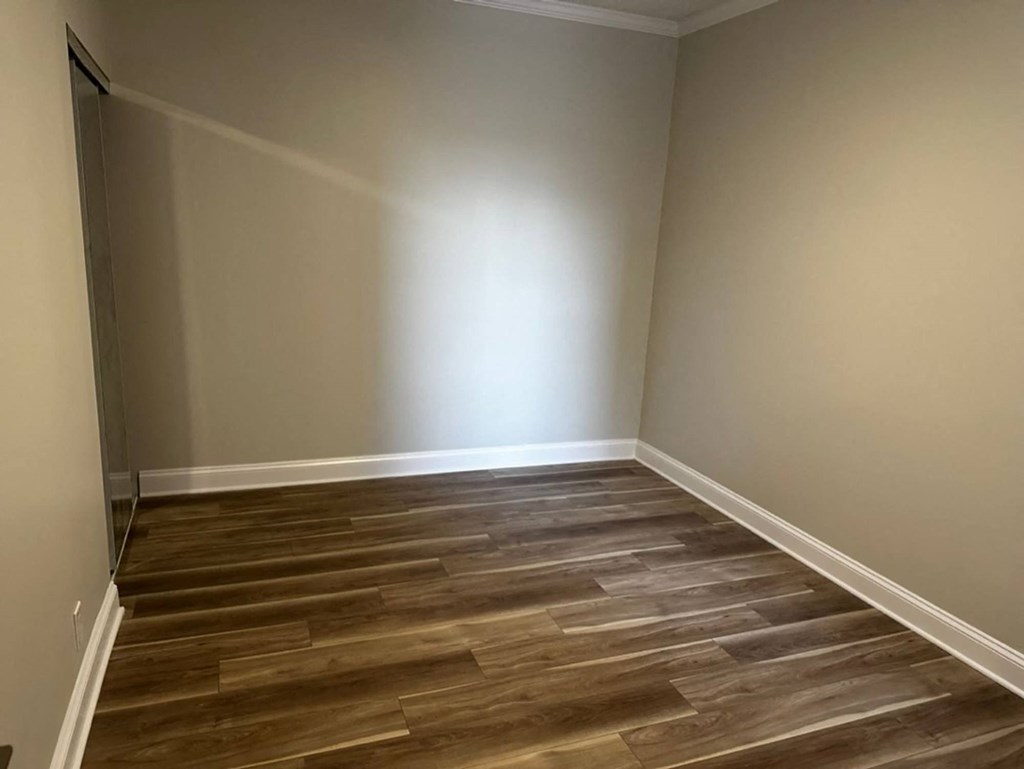 A room with wooden flooring and a door at Evelyn Apartments, Illinois