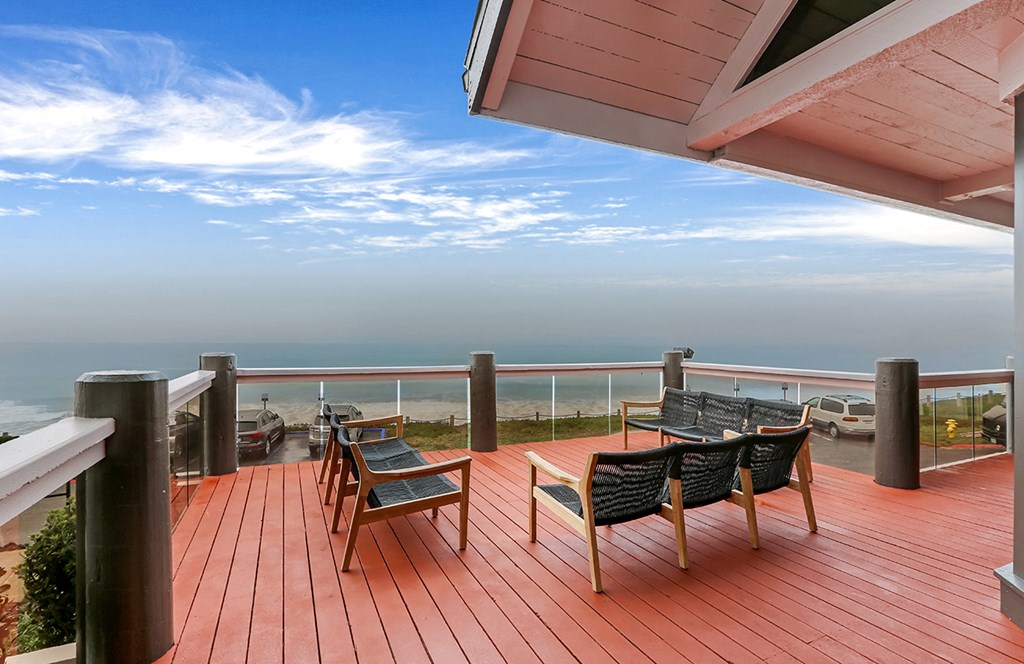Deck overlooking the ocean  at OceanAire Apartment Homes, Pacifica, CA