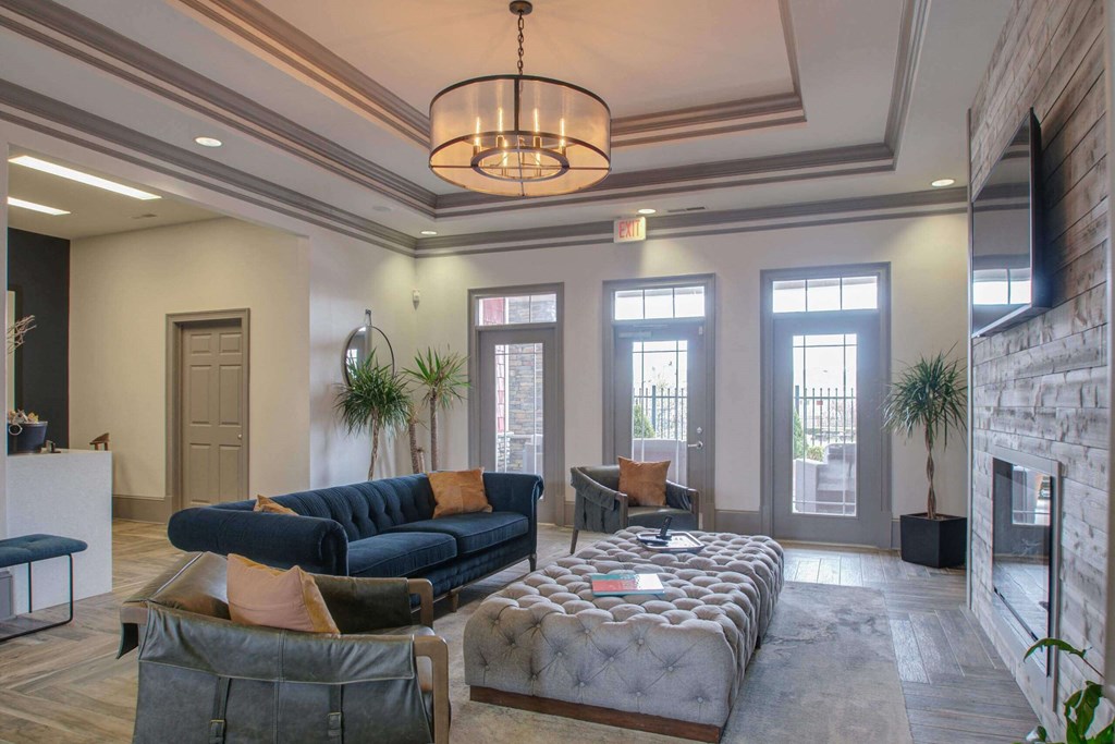 the preserve at ballantyne commons community living room  at ReNew Glenmoore, Glenmoore, PA
