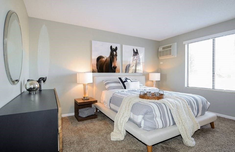 Gorgeous Bedroom at Fifteen 98 Naperville, Naperville