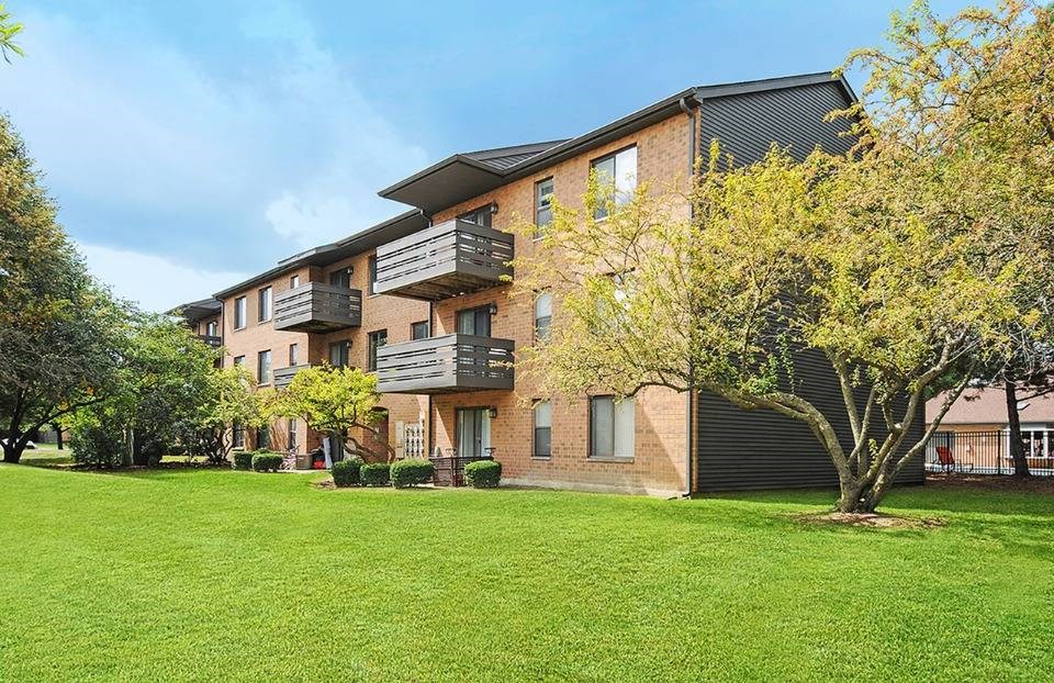 Lush Green Outdoor at Fifteen 98 Naperville, Illinois, 60563