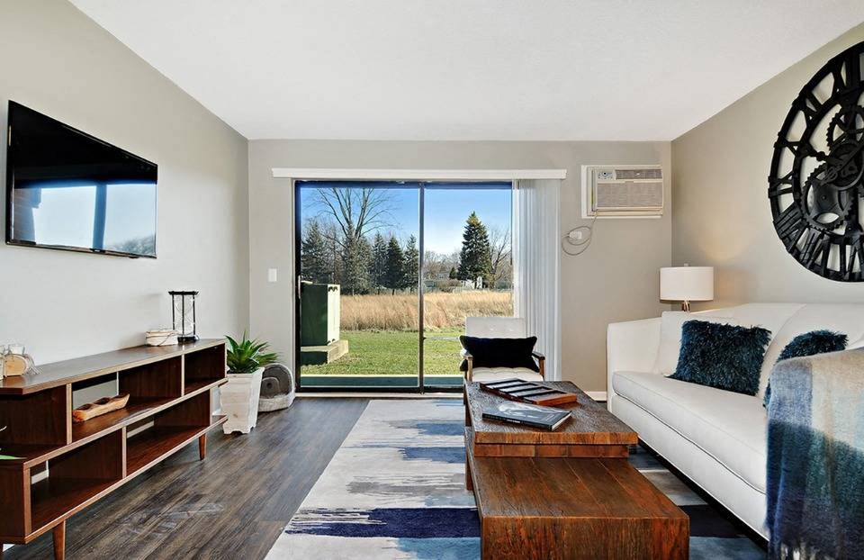 Spacious Living Room at Fifteen 98 Naperville, Naperville, Illinois