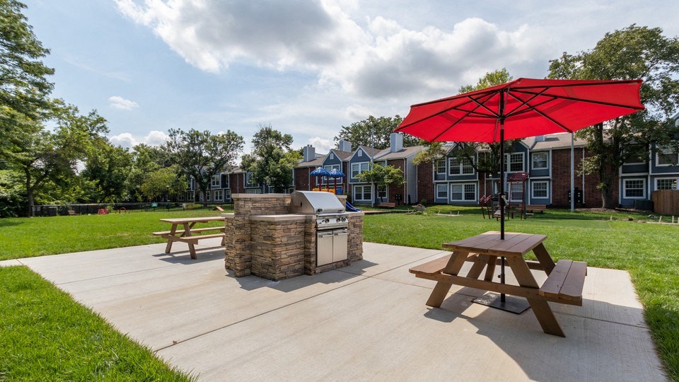 Grill Station at ReNew Chesterfield, Chesterfield, MO, 63017