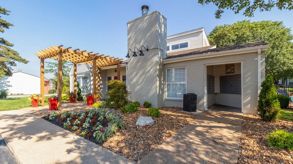 Courtyard Garden at ReNew Chesterfield, Chesterfield