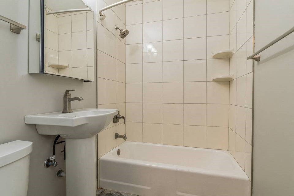 Bathroom With Bathtub at Cove at Linden Hills, Minneapolis, 55410