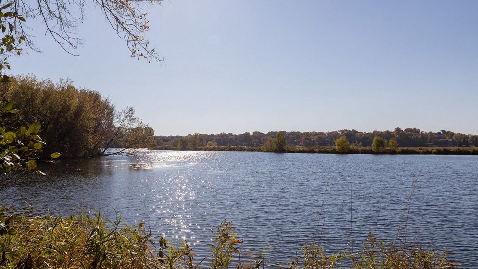 Breathtaking Pond-View at ReNew at Neill Lake, Eden Prairie, 55344