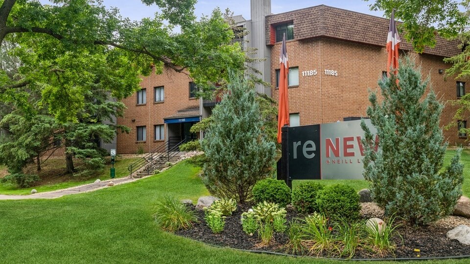 Entry Signage at ReNew at Neill Lake, Eden Prairie, 55344