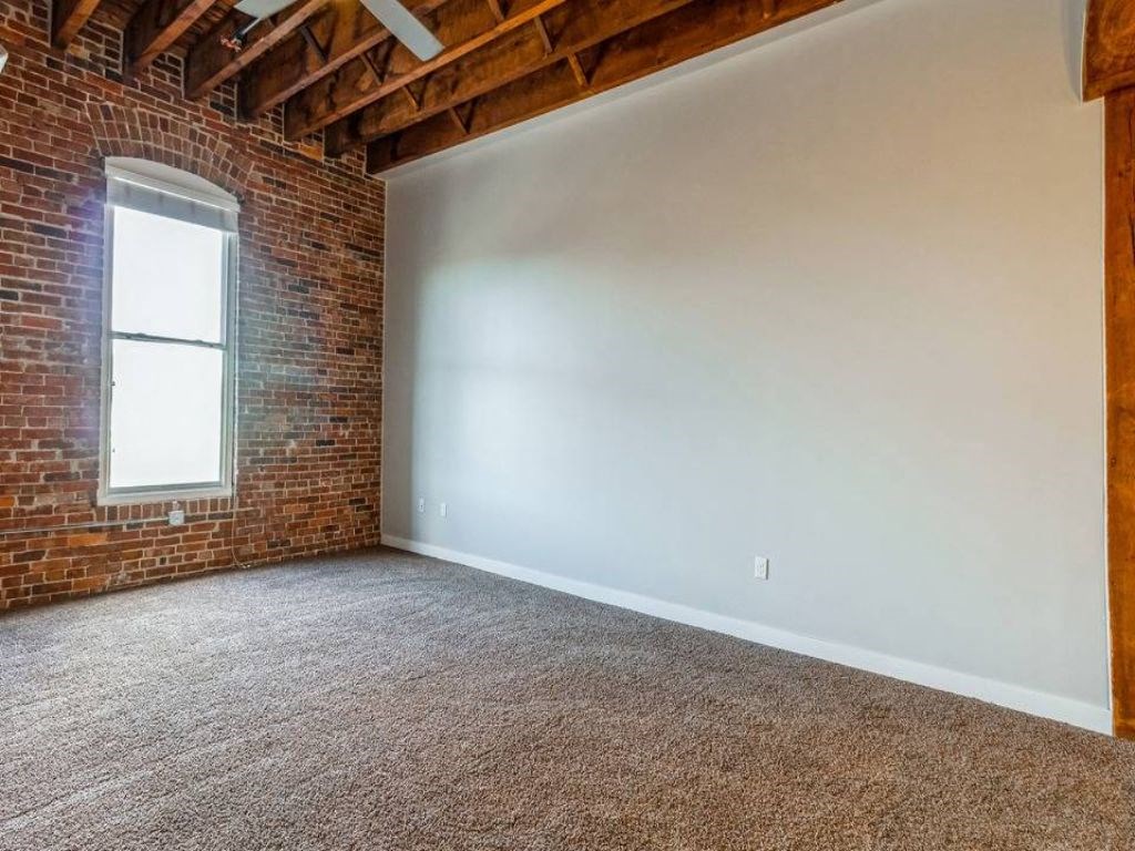 Unfurnished living room at Rocket Transfer Lofts, Iowa, 50309