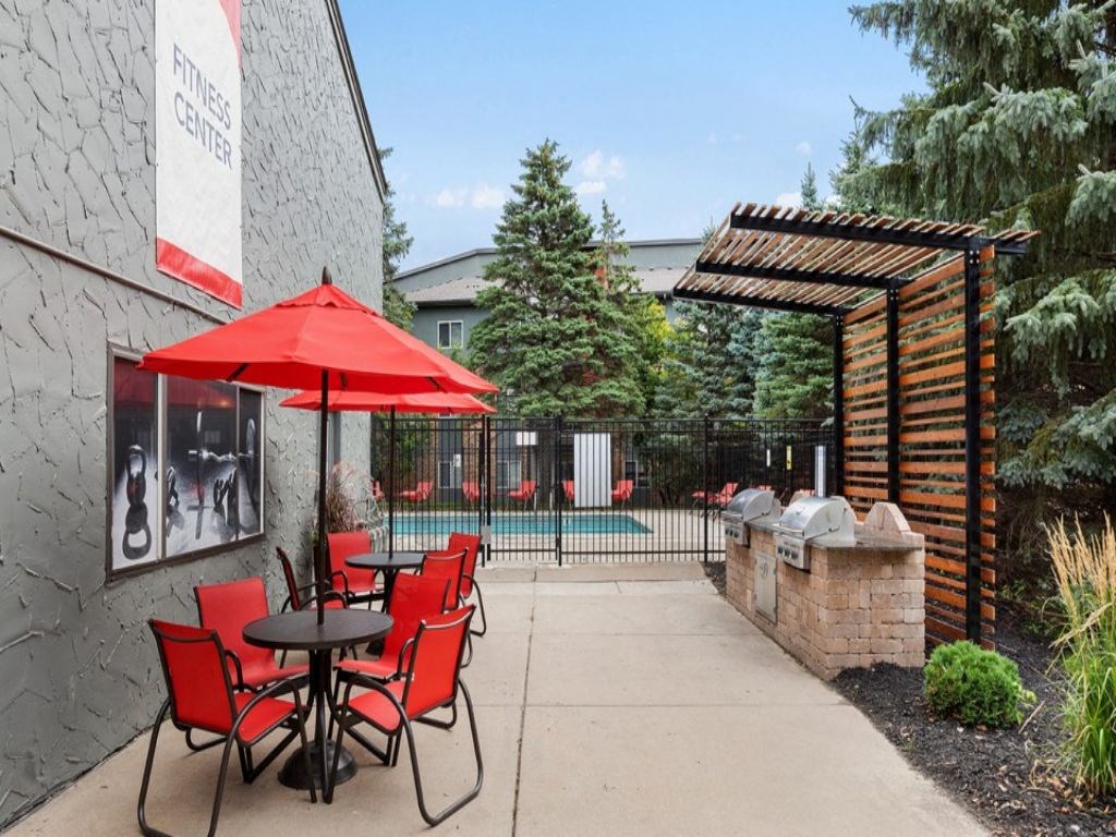 Outdoor Dining at The Atwood at Eden Prairie, Eden Prairie, 55347