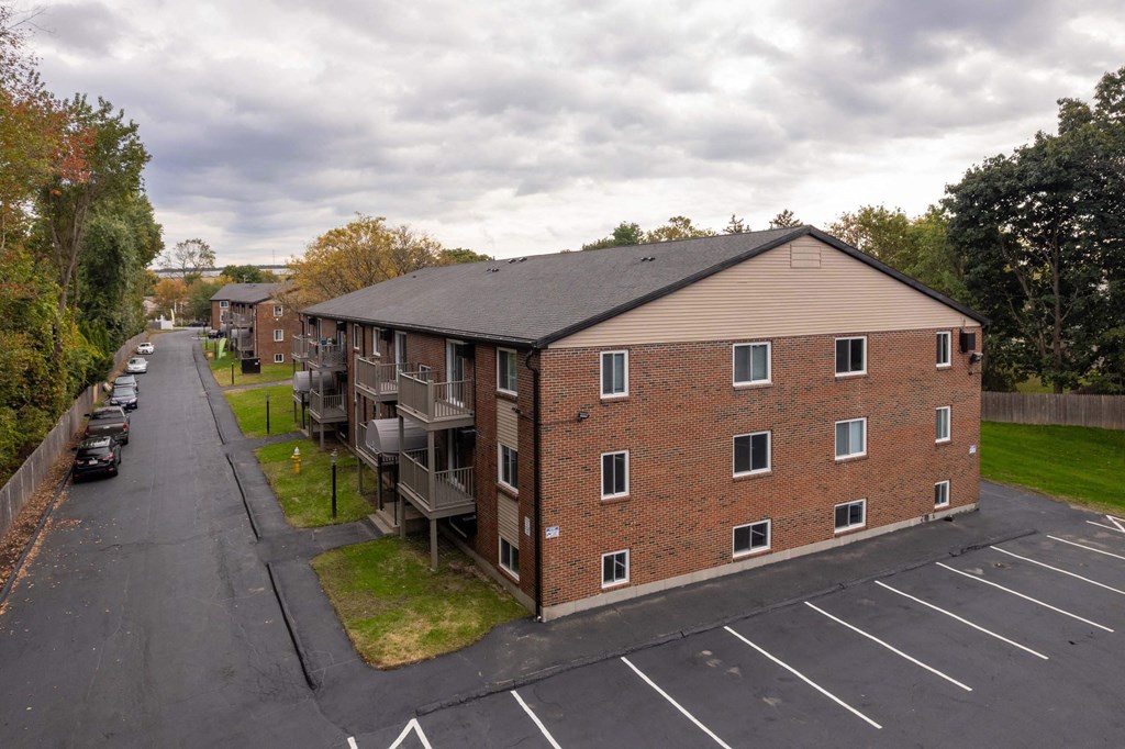 apartment exterior at Flats at Merrill Pond, Worcester