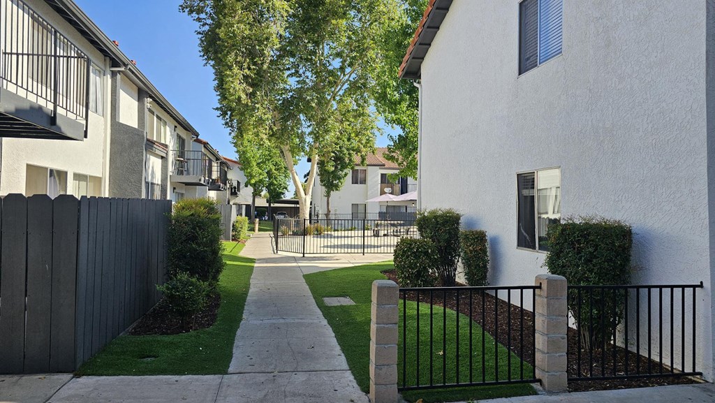 Exterior walkway at Alturas Paso Robles Apartment Homes, Paso Robles, 93446