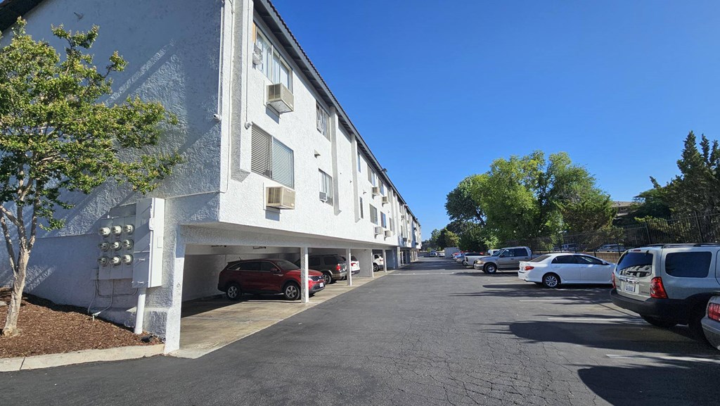 Parking exterior at Alturas Paso Robles Apartment Homes, Paso Robles, CA