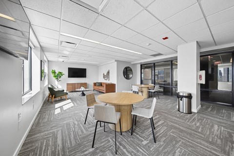 77 West Huron St Studio-3 Beds Apartment for Rent