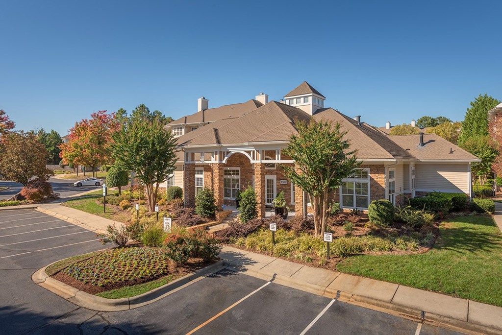 front entrance to leasing office at Stone Ridge apartments Charlotte