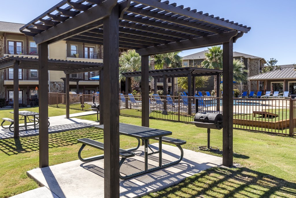 Poolside Grilling Stations and Picnic Area