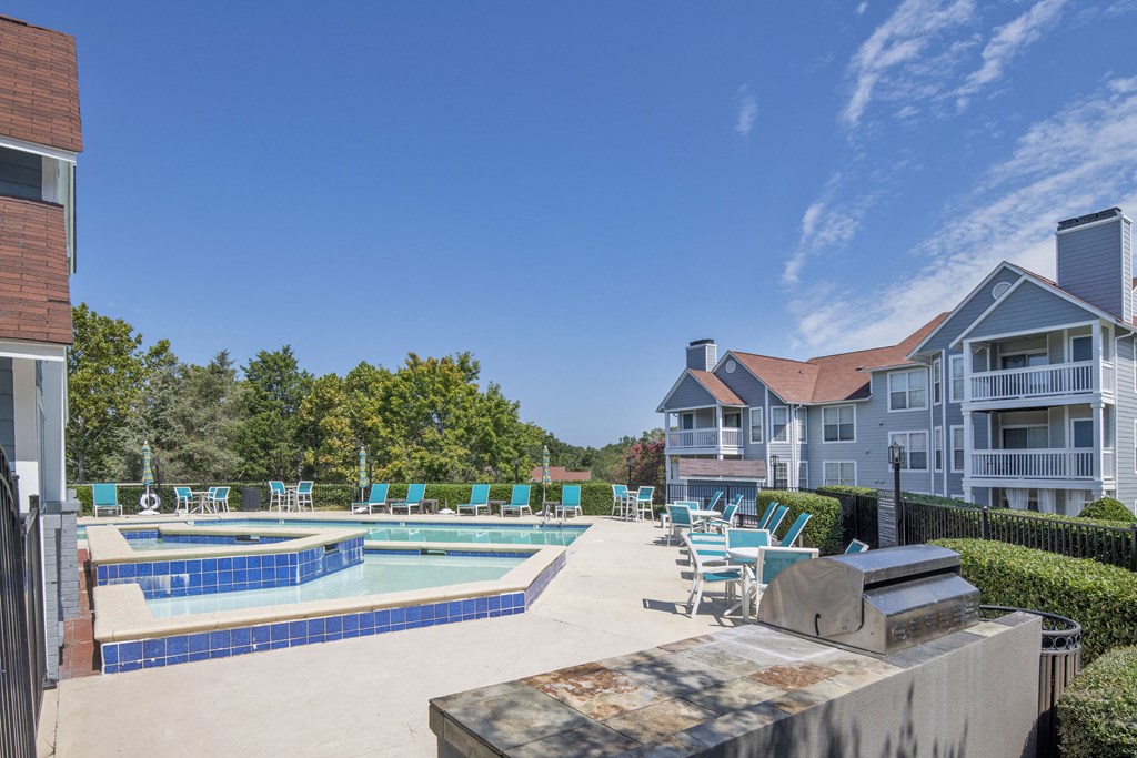 additional photo for property listing at chic digs with room to stretch out in the village 22 car