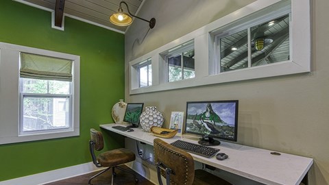 Wynnwood Vinings resident business center with green walls and computer stations