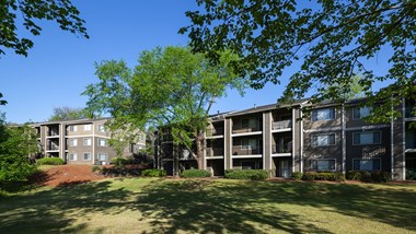 the preserve at ballantyne commons community exterior photo showing several balconies and a grassy