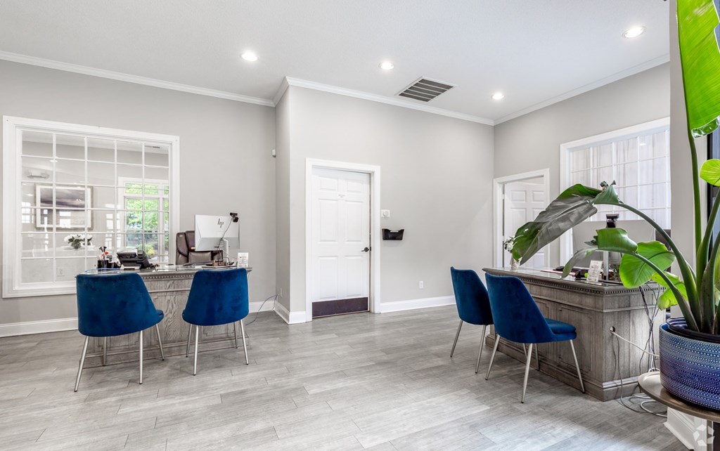 A room with a desk and chairs.