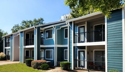 Wynnwood Vinings Atlanta apartments exterior view with trees and landscaping