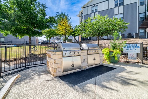 Poolside grilling turns Encore 281 into the perfect hosting spot