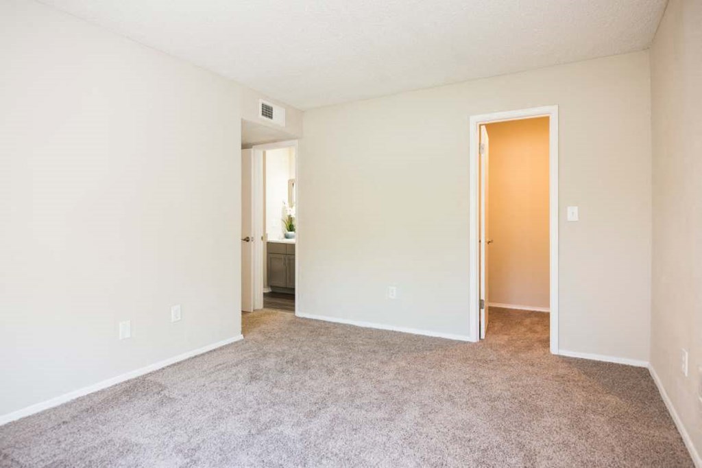 Empty Bedroom with carpet at Eclipse Duluth