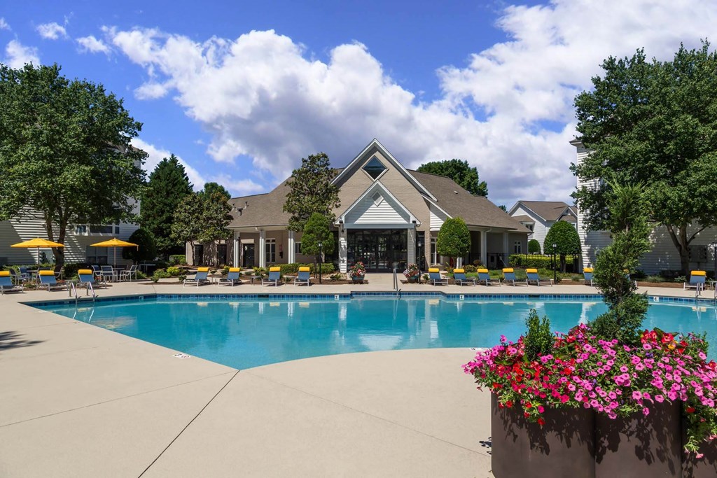 Whitehall Estates Apartments - Pool