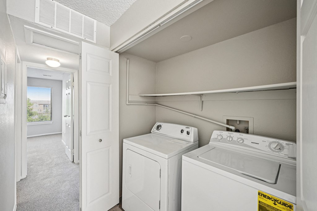 the laundry room is equipped with a washer and dryer