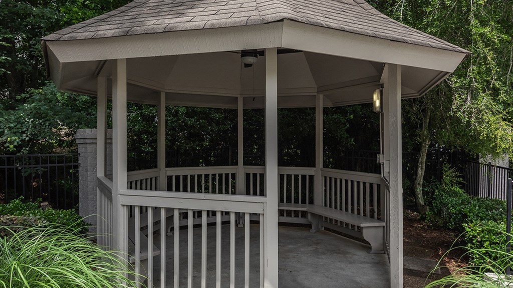 Eclipse Apartments Duluth GA outdoor lounge