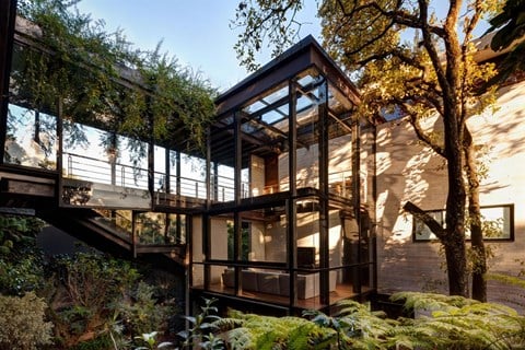 a glass bridge connects the two volumes of a house